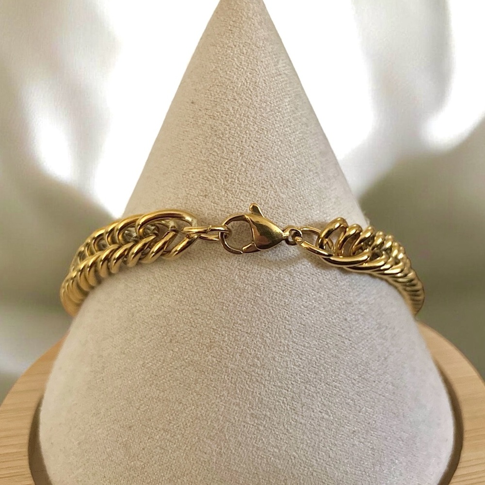 Curb 14k gold plated 9 inch long and 7mm width men’s bracelet - Final Price! - Picture 4 of 5